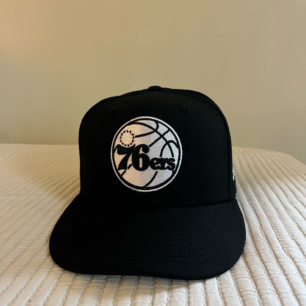 New Era Adult Philadelphia 76ers 9Fifty Adjustable Snapback Hat